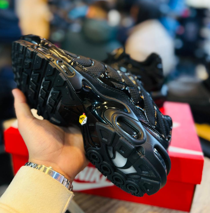 TN BLACK BLACK