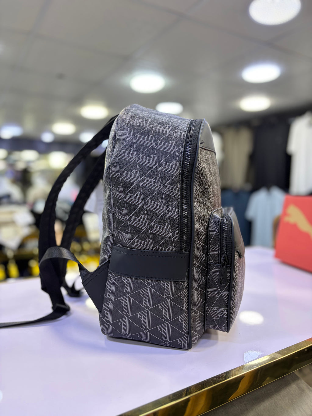 SAC À DOS MONOGRAMME LACOSTE اواخر لاشين