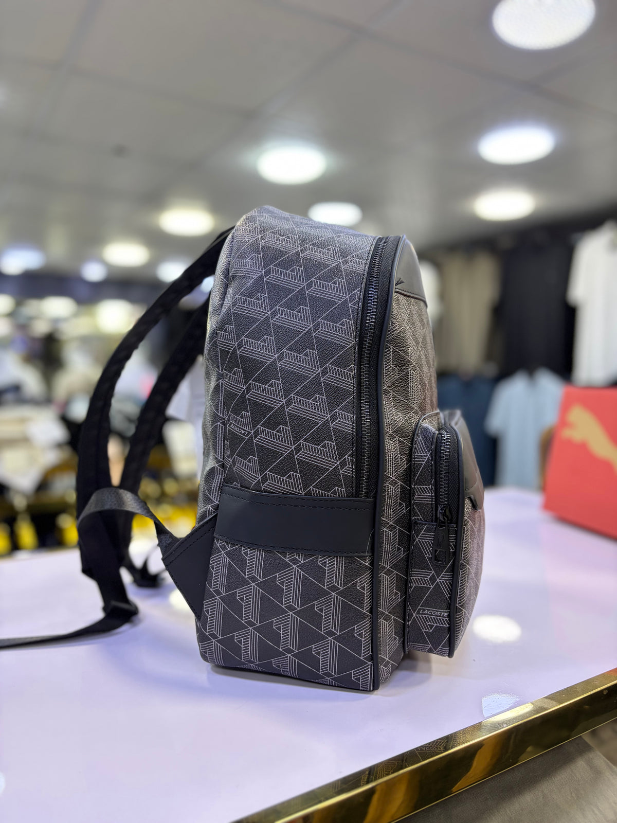 SAC À DOS MONOGRAMME LACOSTE اواخر لاشين