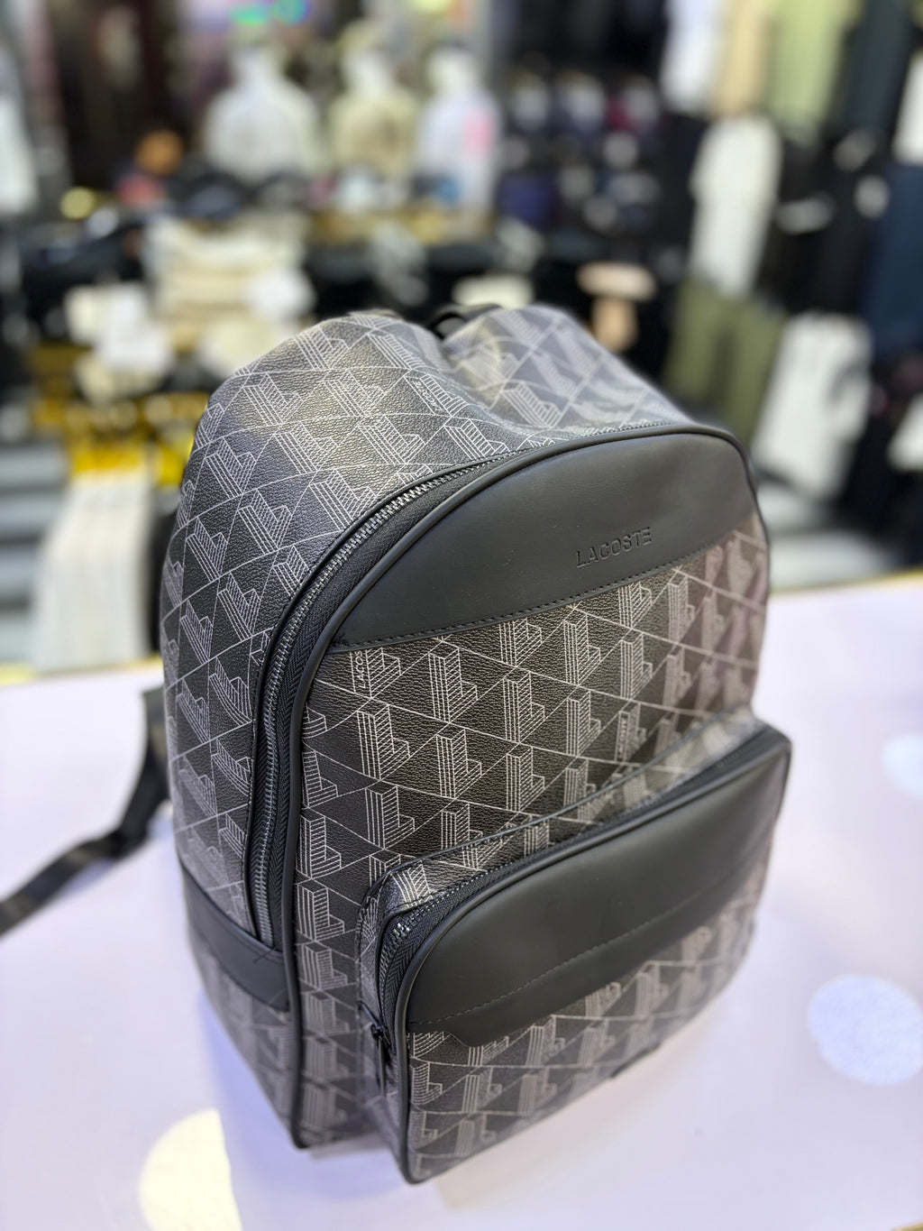 SAC À DOS MONOGRAMME LACOSTE اواخر لاشين
