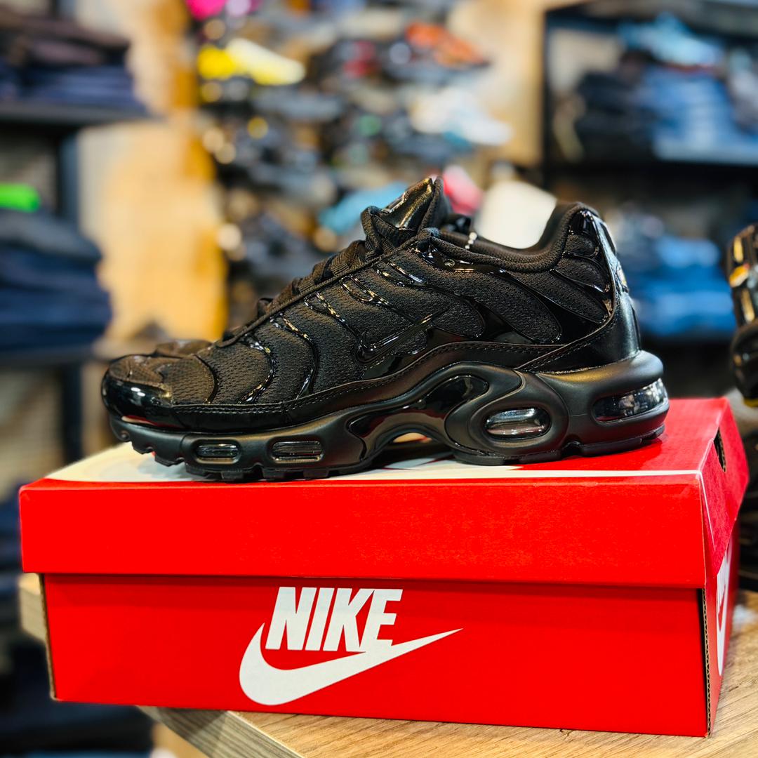 TN BLACK BLACK